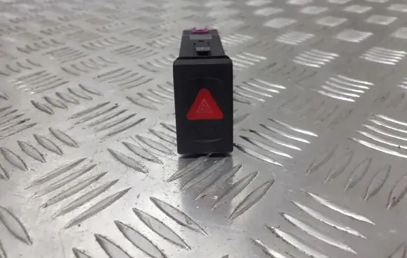 Volkswagen PASSAT B5 Hazard warning light relay 3B0953235D