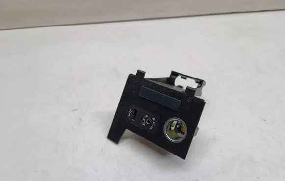 BMW 6 F12 F13 AUX in-socket connector 9197318 51169197318