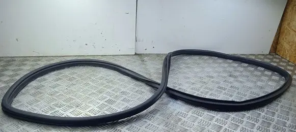 Jeep Grand Cherokee Rear door rubber seal (on body) 55399173