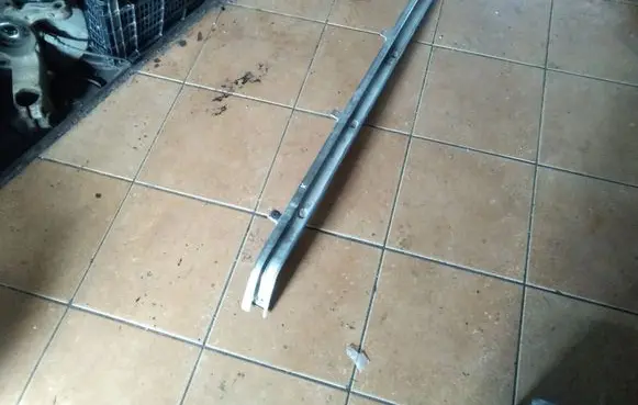 Volkswagen Transporter - Caravelle T5 Rear door windshield rail 
