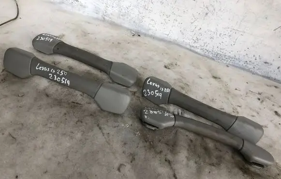 Lexus IS 220D-250-350 A set of handles for the ceiling 5746133030
