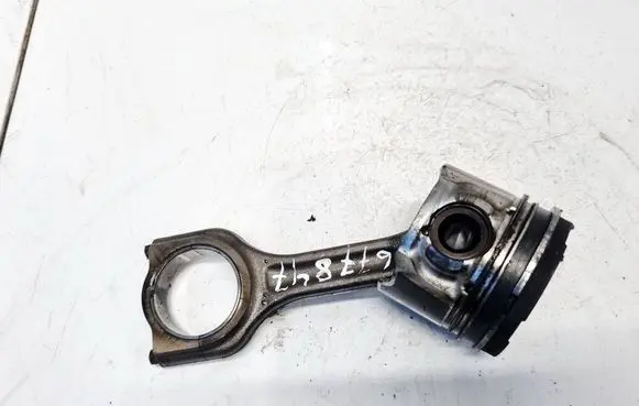 Citroen C4 I Piston with connecting rod 