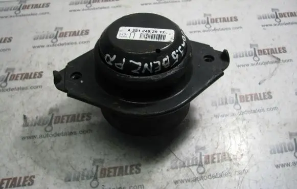 Mercedes-Benz ML W164 Engine mount bracket A2512402917