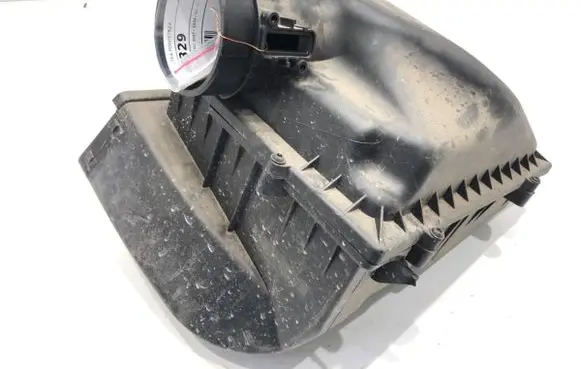 BMW 5 G30 G31 G38 Air filter box 8620473