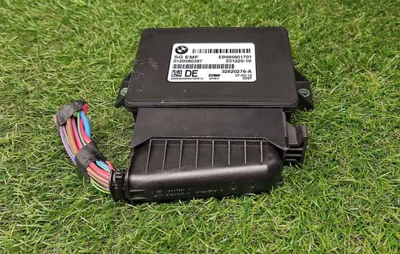BMW 5 F10 F11 Hand brake control module 6858017 685801701 23122010