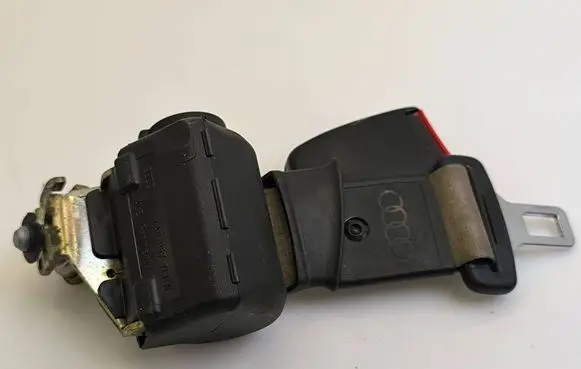 Audi A4 S4 B5 8D Middle seatbelt (rear) 4A0857713N 220895 E40424014