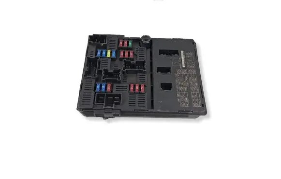 Nissan Micra Fuse module 284B71HR0C 081526801648