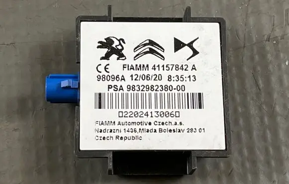 Peugeot 208 II Aerial antenna amplifier 9832982380