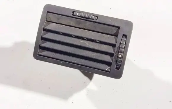 Skoda Octavia Mk1 (1U) Dash center air vent grill 1u1819702