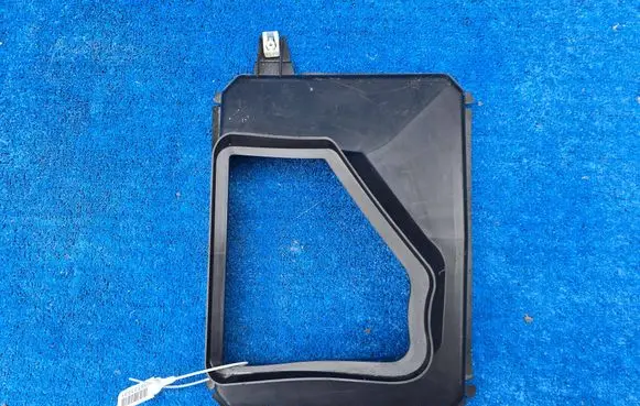 BMW X7 G07 Intercooler air guide/duct channel 8070208