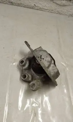 Volvo XC90 Engine mount bracket 31686888