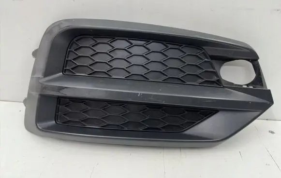 Audi Q3 8U Front bumper lower grill 8U0807682W 8U0807682 8U0807152F
