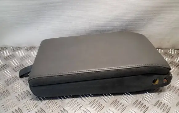 Jeep Grand Cherokee (WK) Rear seat armrest 