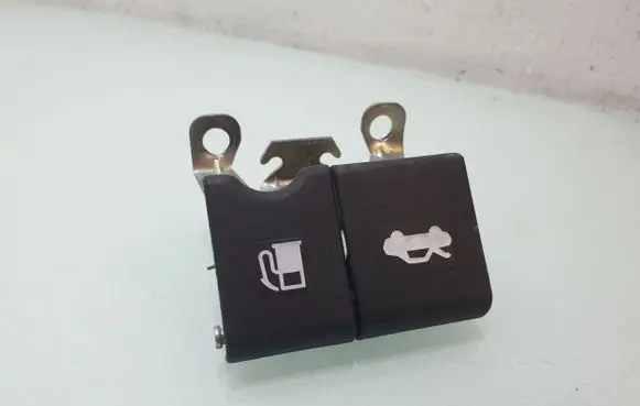 Nissan Qashqai+2 Fuel cap release pull handle