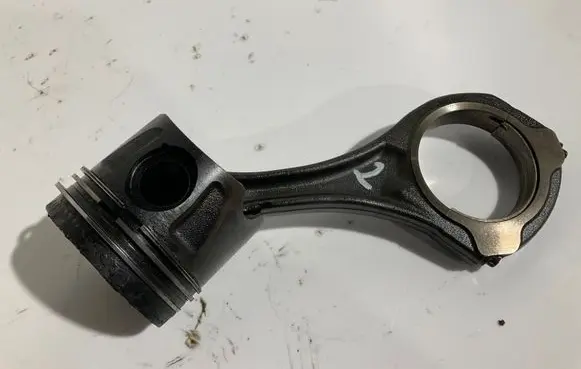 Mercedes-Benz E W211 Piston 642