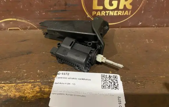 Opel Astra H Central locking motor 330337437