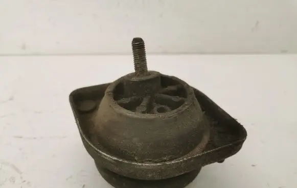 BMW 7 E38 Engine mount bracket 1092824 22111092824