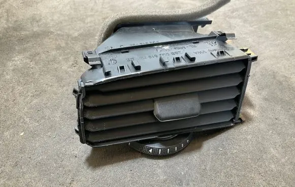 Volkswagen Golf VII Dash center air vent grill 5G2819728