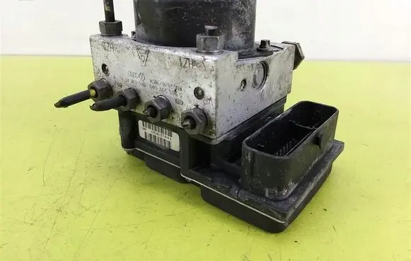 Skoda Fabia Mk2 (5J) ABS Pump 0265237025