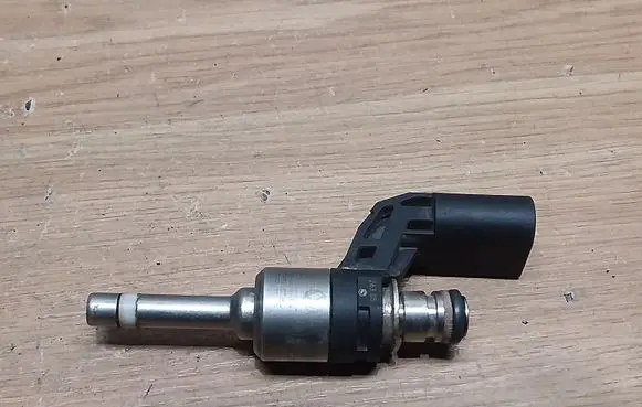 Volkswagen PASSAT B6 Fuel injector 03H906036