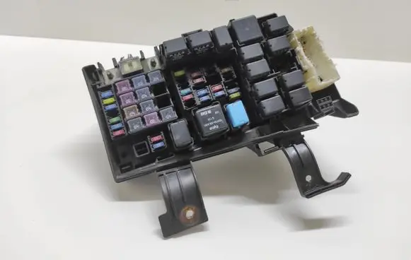 Mazda 6 Fuse module