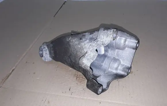 Mercedes-Benz C W204 Engine mounting bracket A6512233404 AC46000