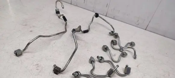 BMW X6 F16 Fuel injector supply line/pipe 