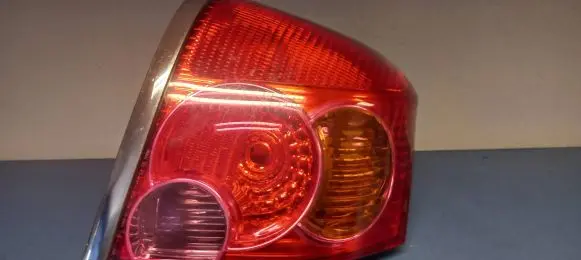 Toyota Avensis T250 Rear/tail lights RS102