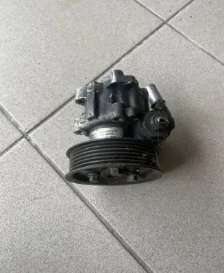 Land Rover Discovery 3 - LR3 Power steering pump 4R833A674AB