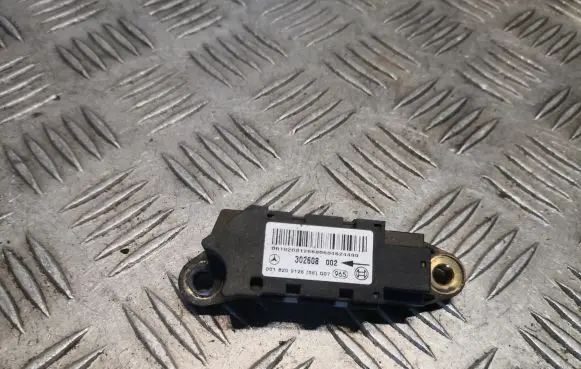 Mercedes-Benz C W203 Airbag deployment crash/impact sensor 0018209126 A0018209126