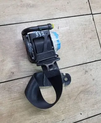 Mercedes-Benz A W176 Front seatbelt A1768600585