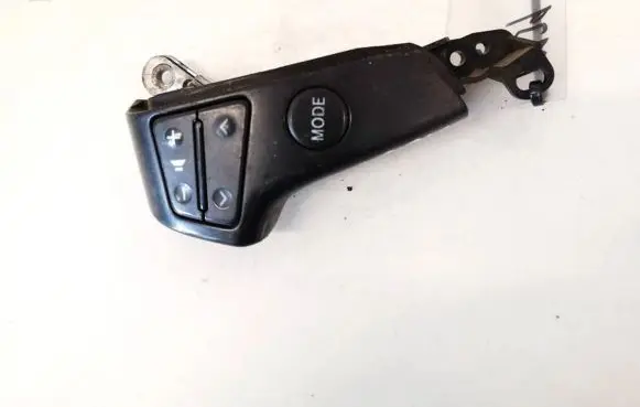 Toyota Avensis T250 Steering wheel buttons/switches 75b596