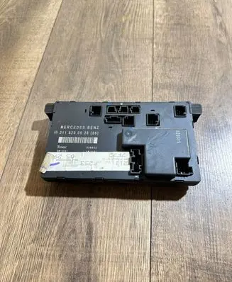 Mercedes-Benz E W211 Door control unit/module 2118200526 356803