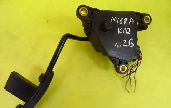 Nissan Micra Accelerator throttle pedal 18002AX700