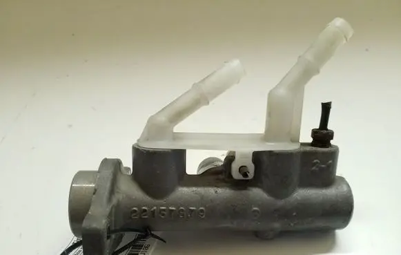 Nissan Almera Tino Master brake cylinder 22157879