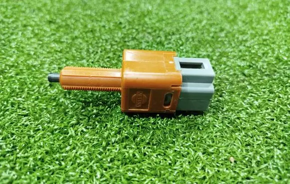Renault Arkana Brake pedal sensor switch 25320JN00A 08J099V 2118K1