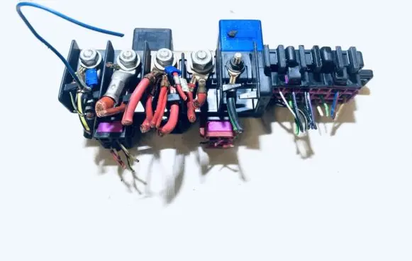 Volkswagen PASSAT B5 Fuse box set 8l0941822a 896083000