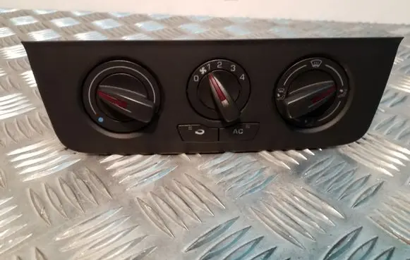 Seat Ibiza IV (6J,6P) Climate control unit 6J0820045A