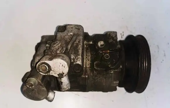 Volkswagen PASSAT B5 Air conditioning (A/C) compressor (pump) 8D0260808 447220-8180
