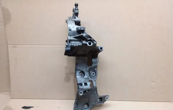 Audi Q3 8U Generator/alternator bracket 04L903143D