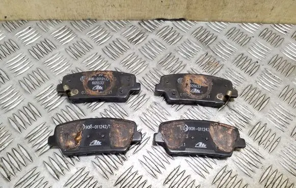KIA Sorento Brake pads (rear) 