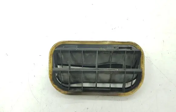 Quarter panel pressure vent