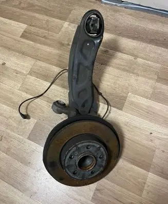 Rear wheel hub