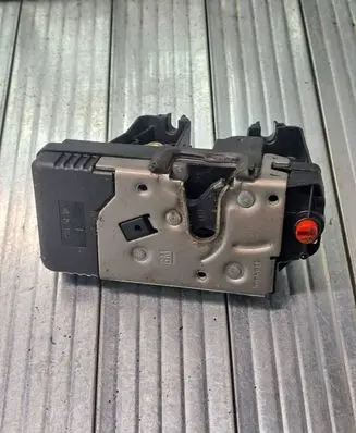 Opel Zafira A Rear door lock 24414134