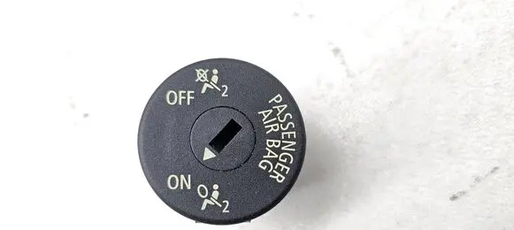 BMW 1 F20 F21 Passenger airbag on/off switch 9196886 8131