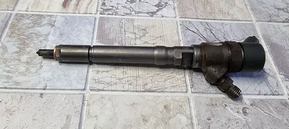 Hyundai Trajet Fuel injector 0445110064 3380027010