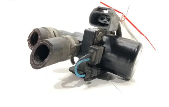 Subaru Legacy Oil filter mounting bracket