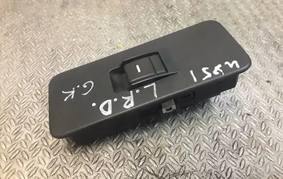 Land Rover Discovery 3 - LR3 Electric window control switch YUD501070PVJ