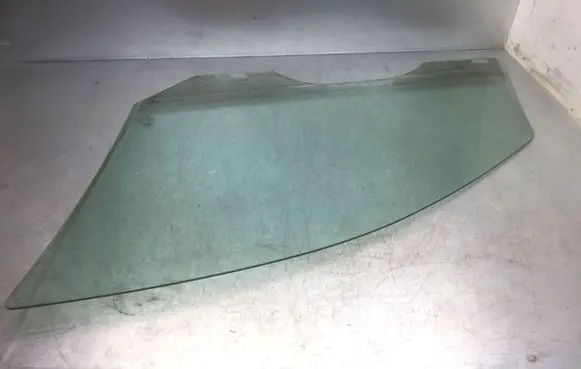 Ford Focus Front door window glass four-door 43R001057