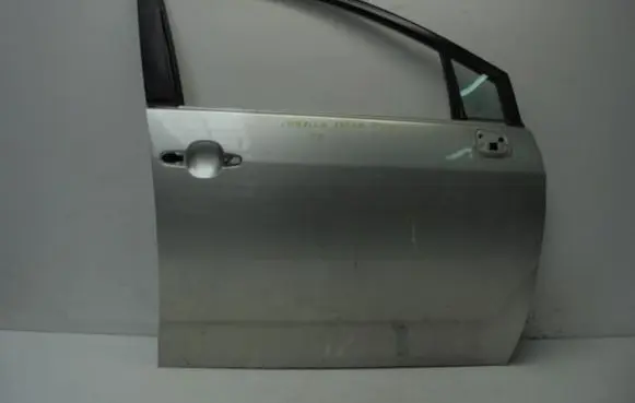 Toyota Corolla Verso E121 Front door